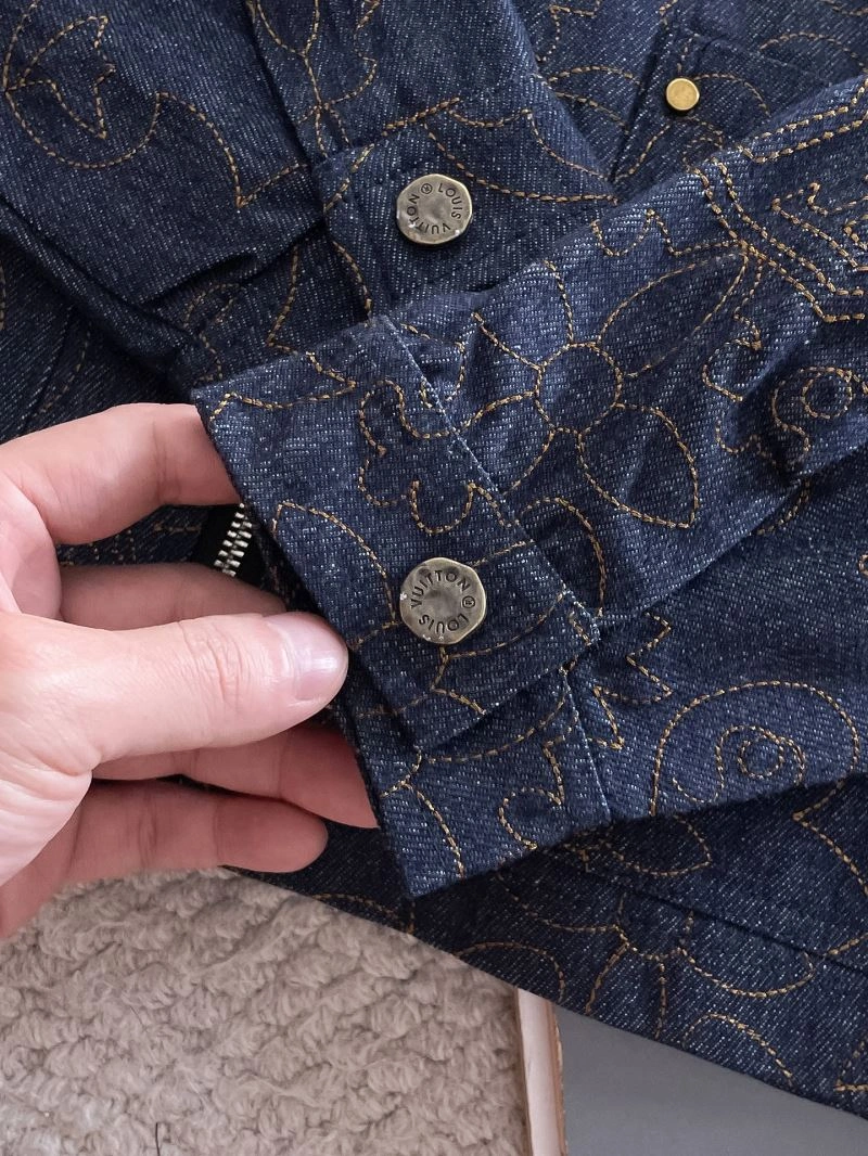 AllSeason Louis Vuitton Outwear 137667