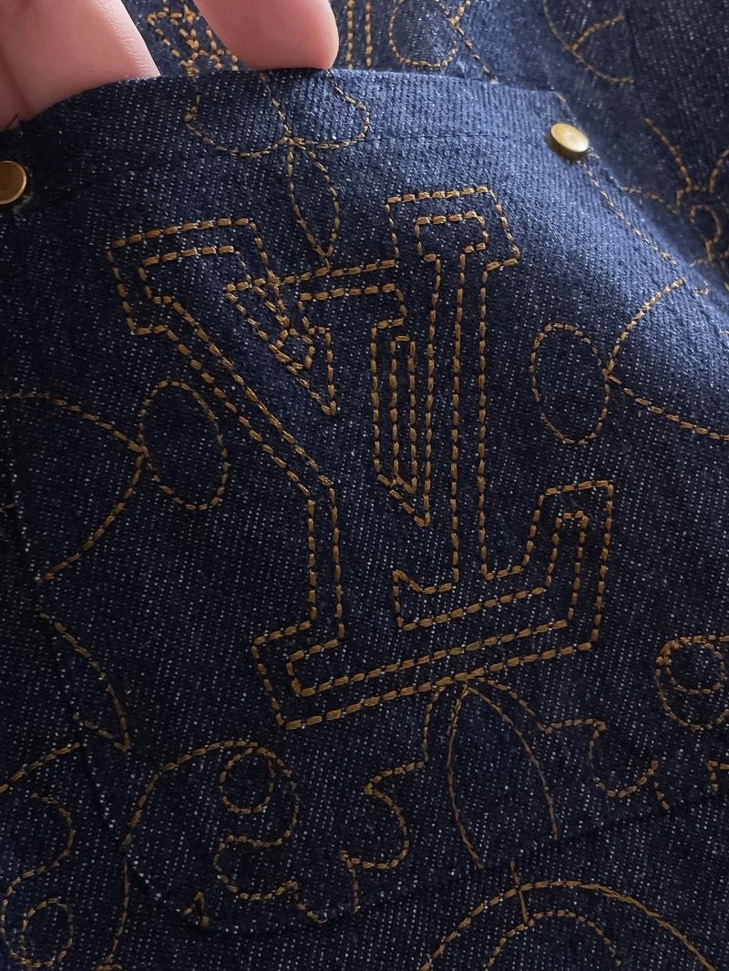 AllSeason Louis Vuitton Outwear 137667