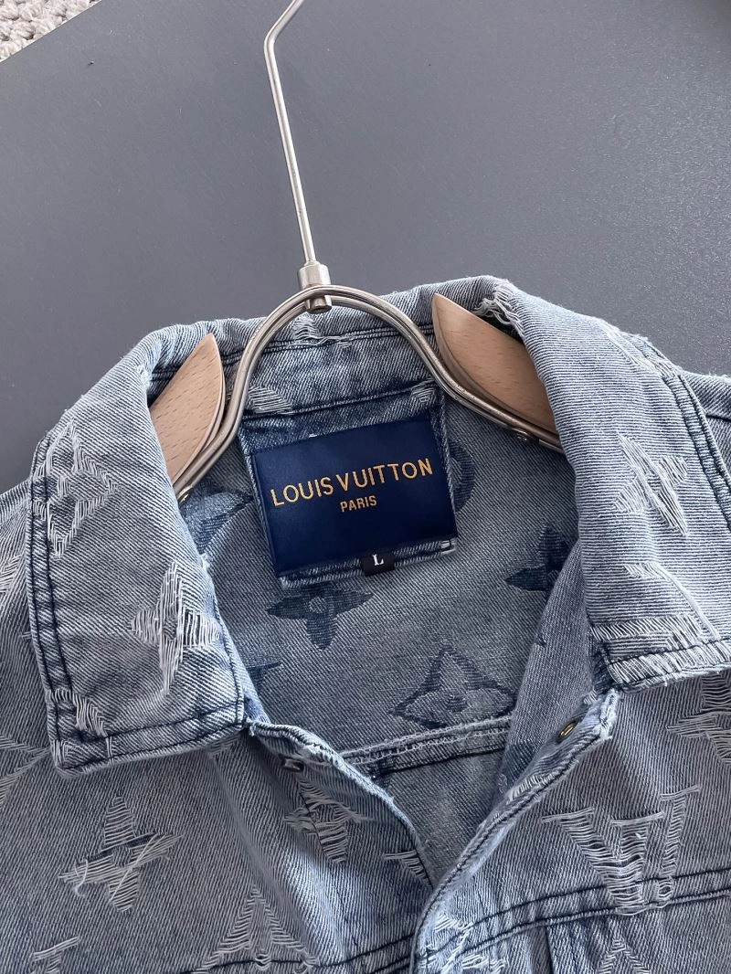 Unisex Louis Vuitton Outwear 137662