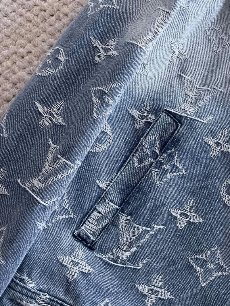 Unisex Louis Vuitton Outwear 137662