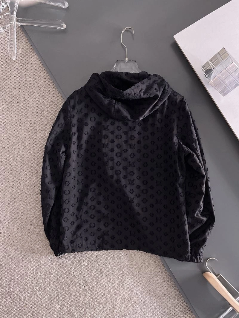 Snug Louis Vuitton Outwear 137658