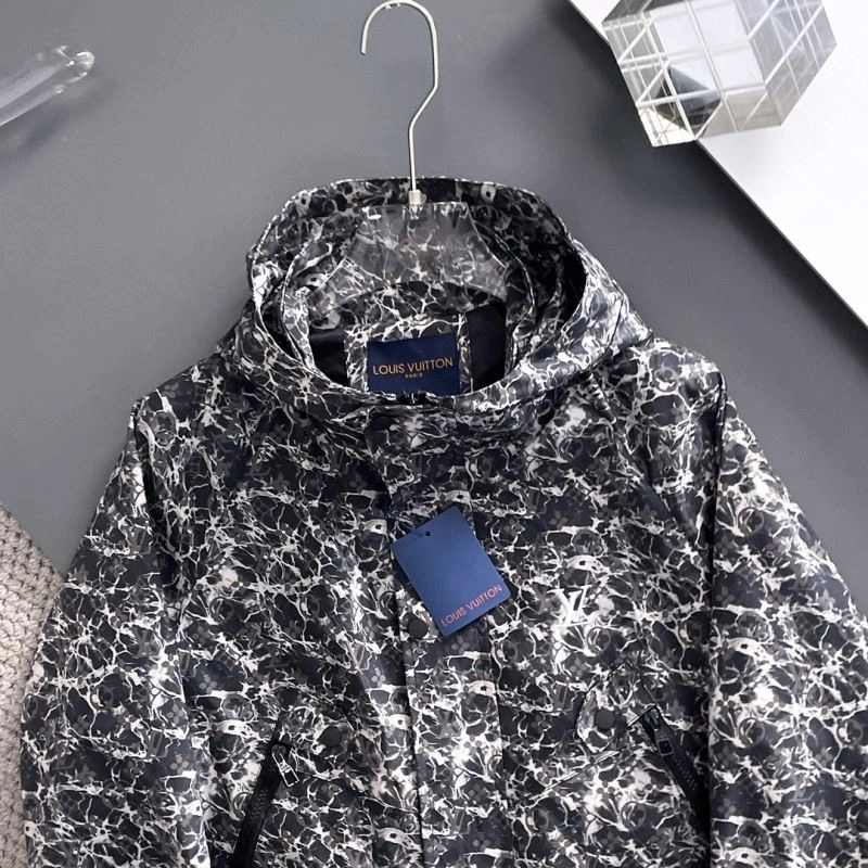 Trendy Louis Vuitton Outwear 137659