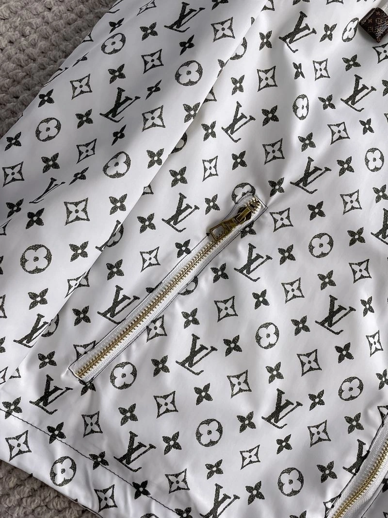 Classic Louis Vuitton Outwear 137653