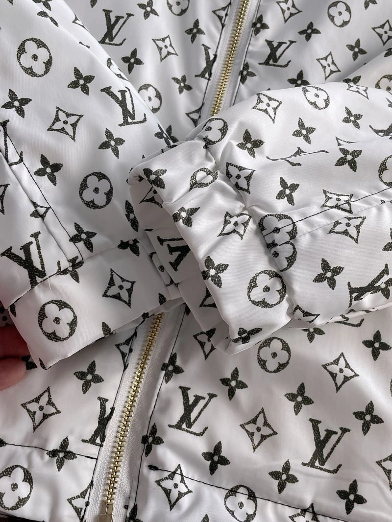 Classic Louis Vuitton Outwear 137653