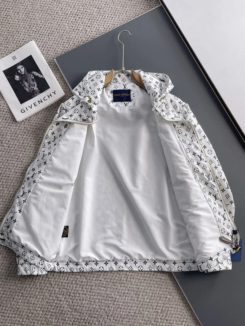 Classic Louis Vuitton Outwear 137653