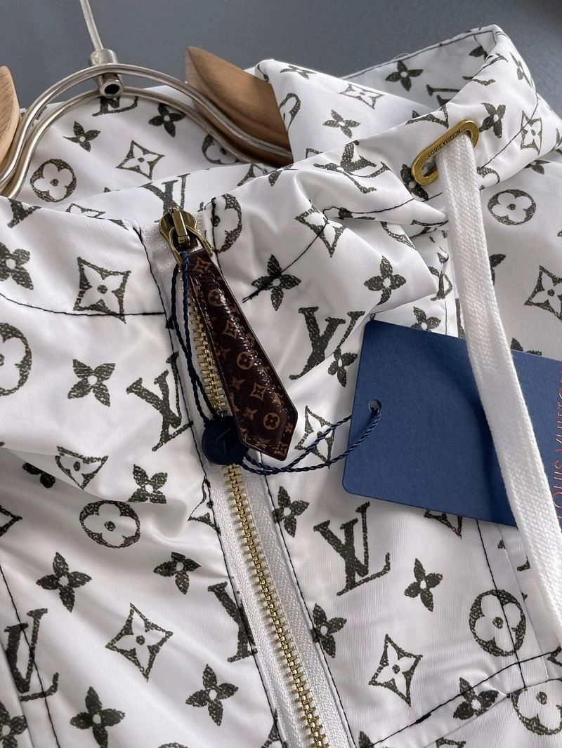 Classic Louis Vuitton Outwear 137653