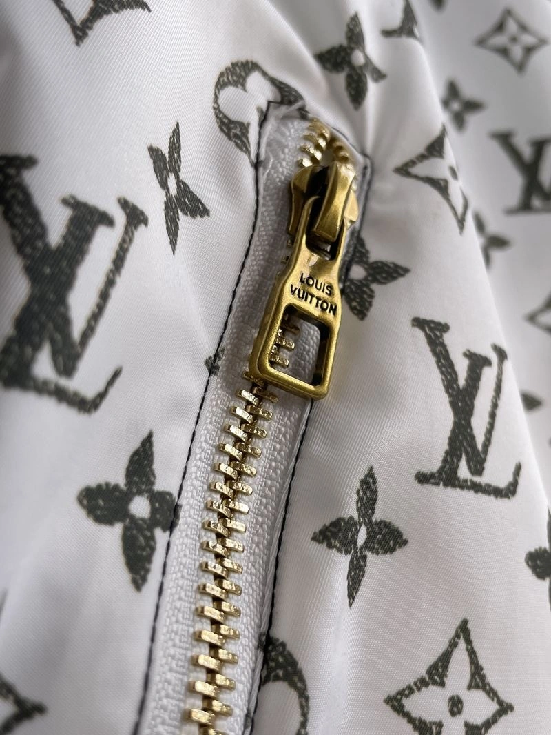 Classic Louis Vuitton Outwear 137653