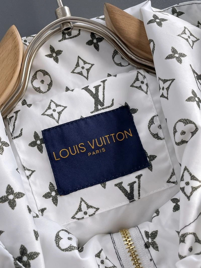Classic Louis Vuitton Outwear 137653