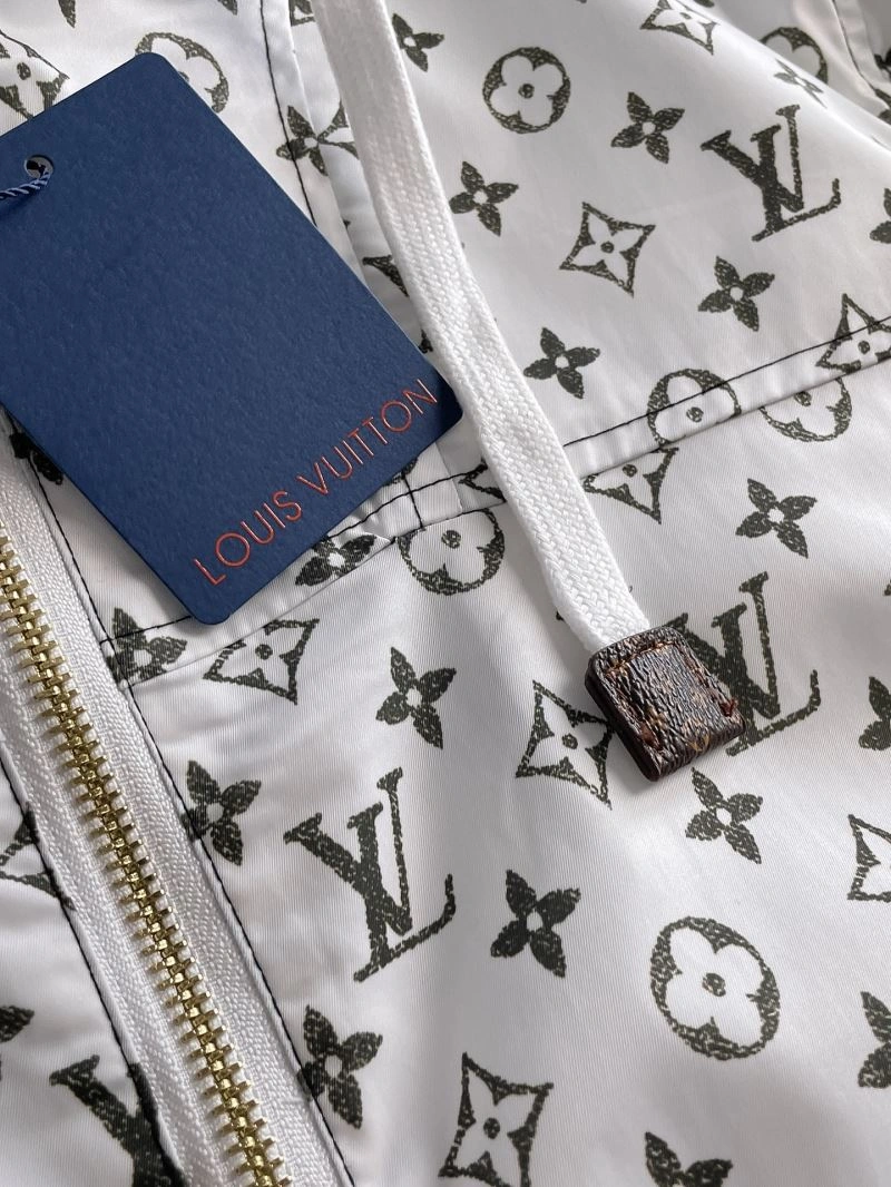 Classic Louis Vuitton Outwear 137653