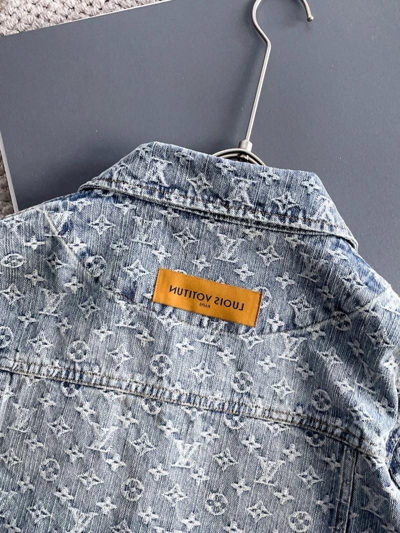 Modern Louis Vuitton Outwear 137647