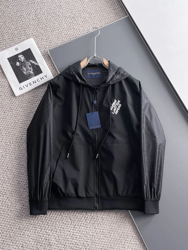 Breathable Louis Vuitton Outwear 137648