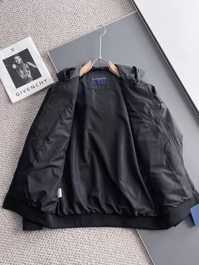 Breathable Louis Vuitton Outwear 137648