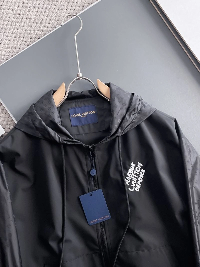 Breathable Louis Vuitton Outwear 137648