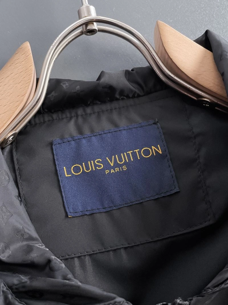 Breathable Louis Vuitton Outwear 137648