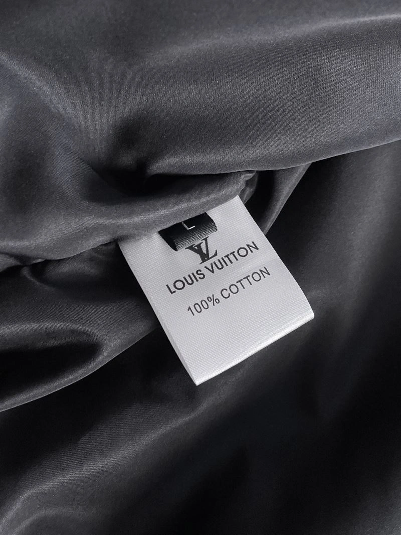 Breathable Louis Vuitton Outwear 137648