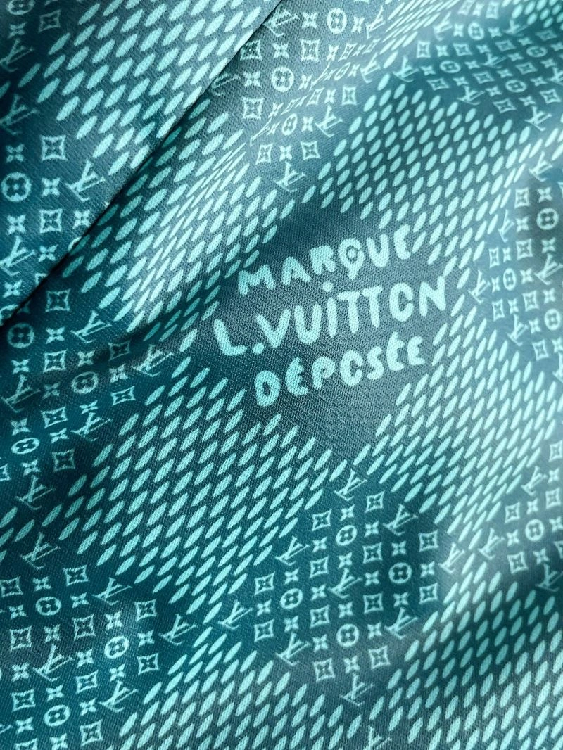 MultiPurpose Louis Vuitton Outwear 137644