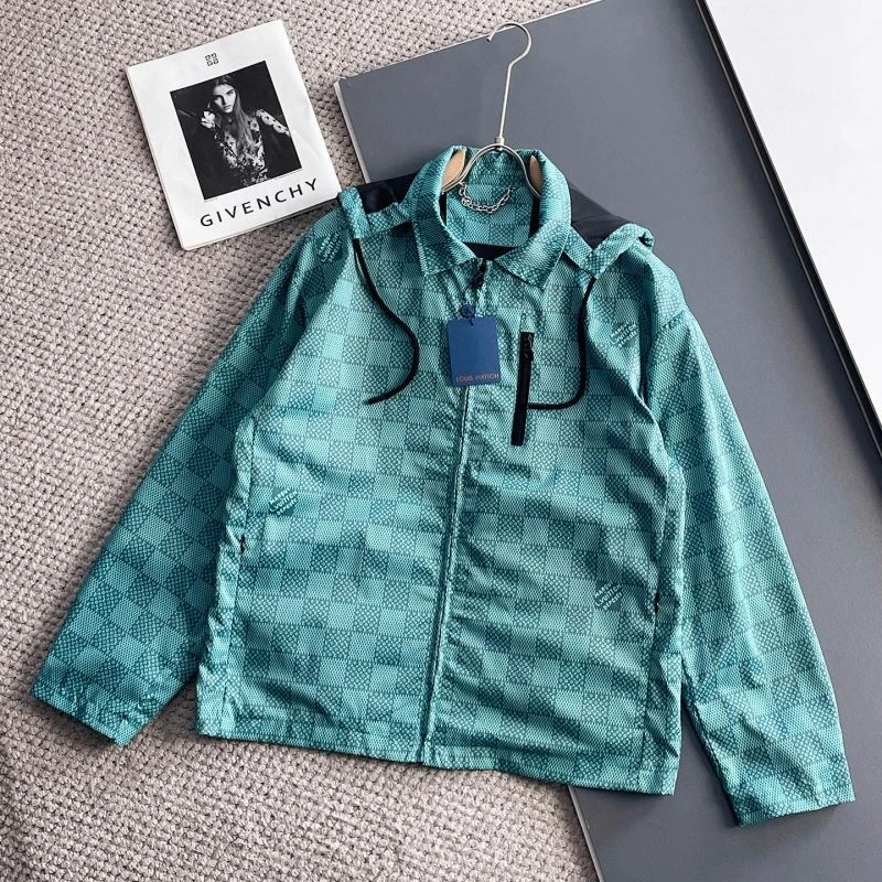 MultiPurpose Louis Vuitton Outwear 137644