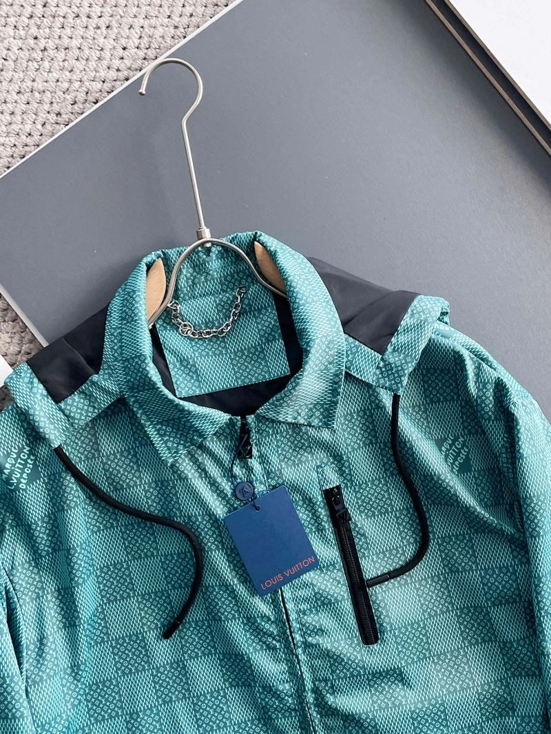 MultiPurpose Louis Vuitton Outwear 137644