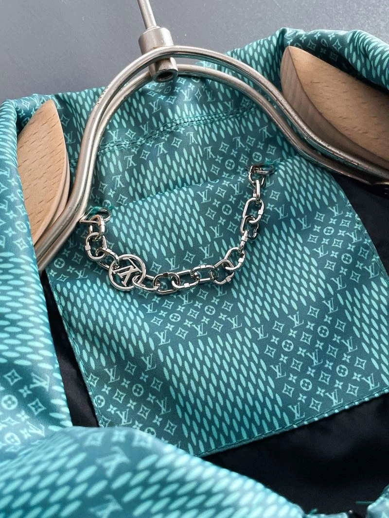 MultiPurpose Louis Vuitton Outwear 137644