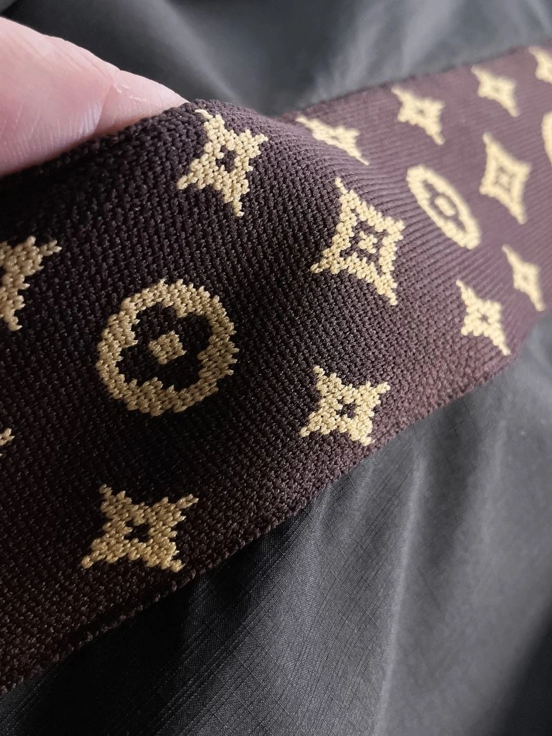 Louis Vuitton Outwear ModernLook 137643