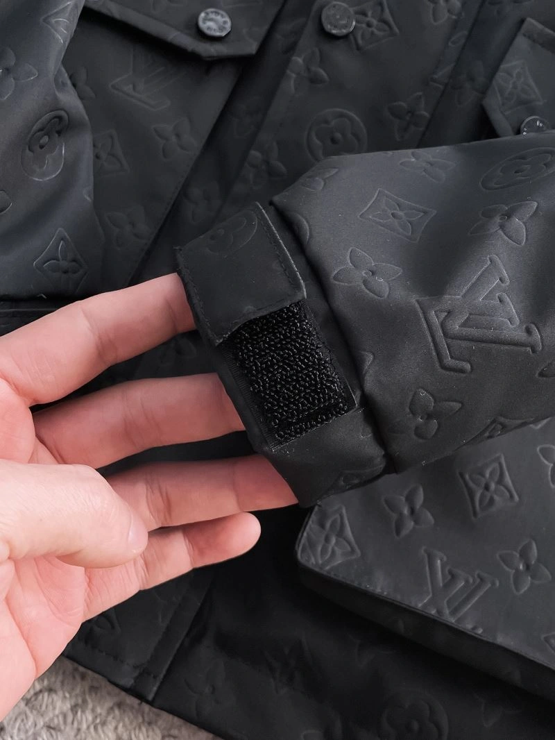 Louis Vuitton Outwear Flexible 137632