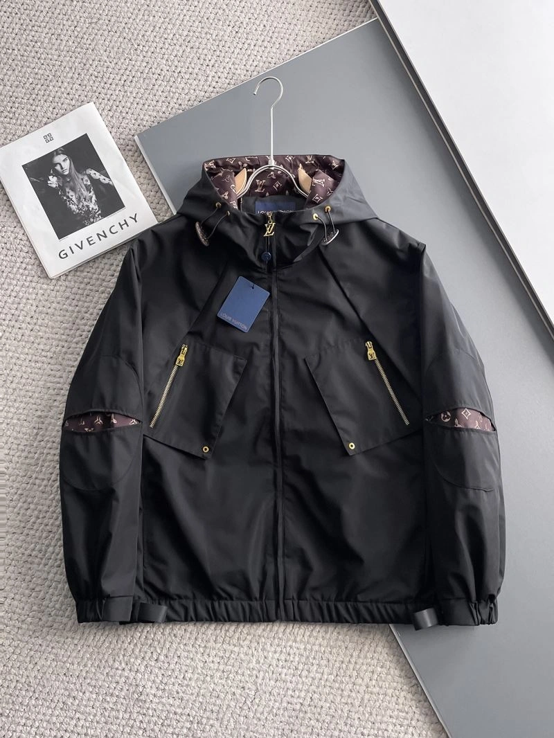 Versatile Louis Vuitton Outwear 137634