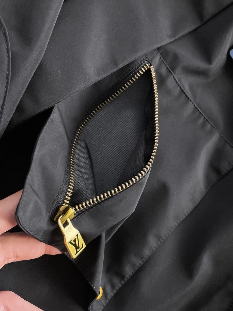 Versatile Louis Vuitton Outwear 137634