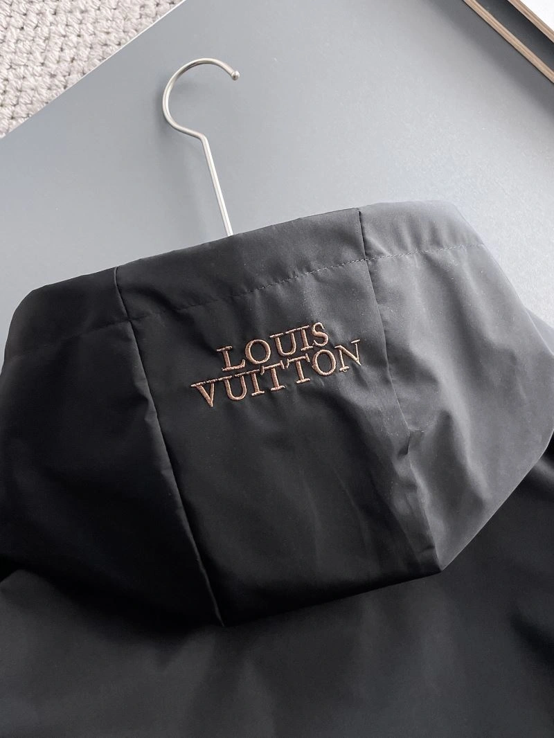 Versatile Louis Vuitton Outwear 137634