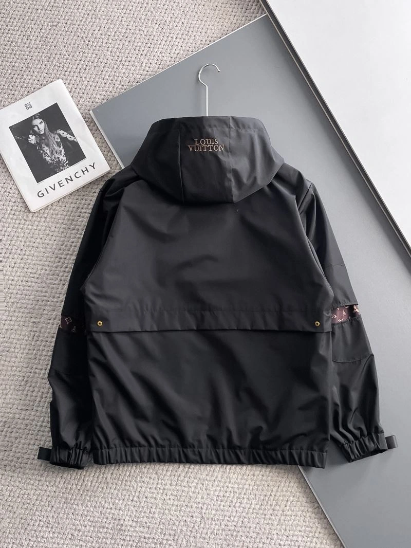 Versatile Louis Vuitton Outwear 137634