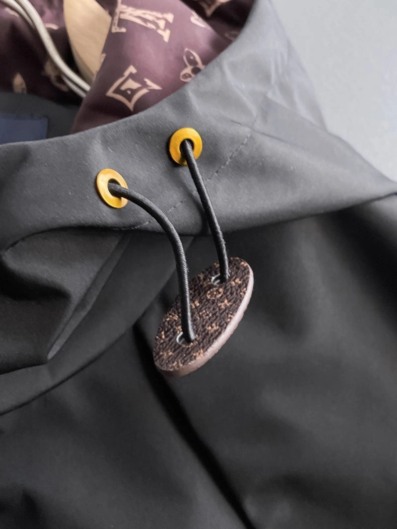 Versatile Louis Vuitton Outwear 137634