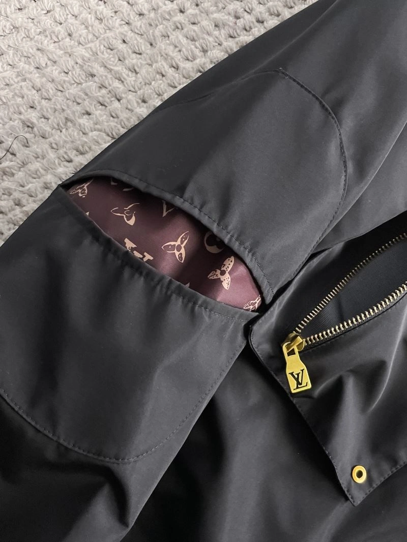 Versatile Louis Vuitton Outwear 137634