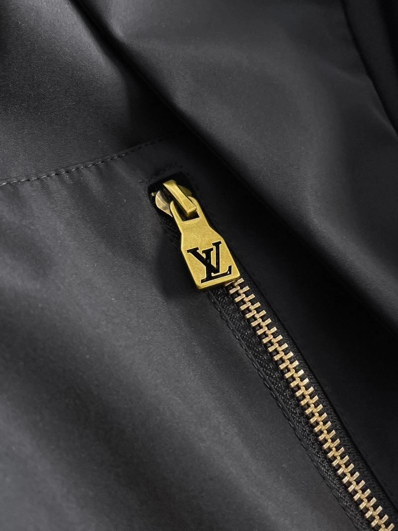 Versatile Louis Vuitton Outwear 137634