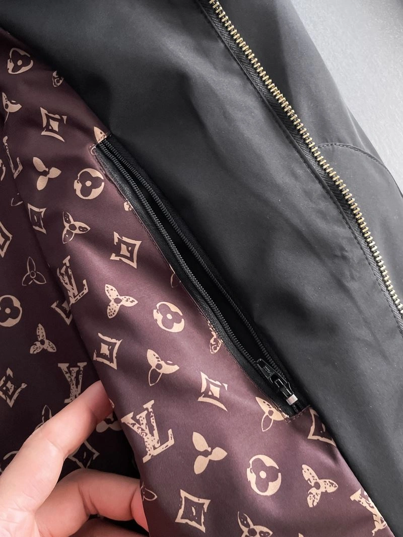Versatile Louis Vuitton Outwear 137634