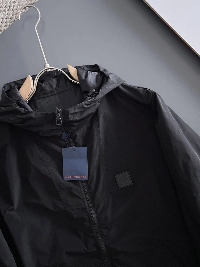 Lightweight Louis Vuitton Outwear 137638