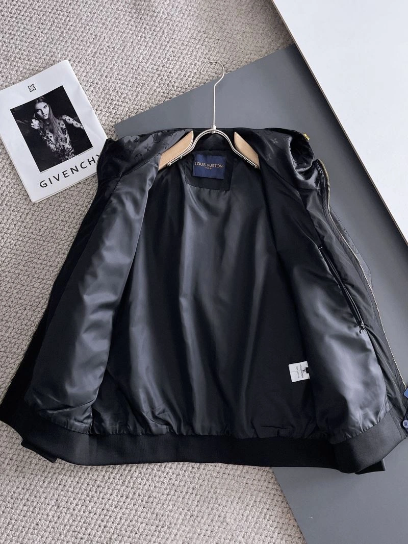 AllSeason Louis Vuitton Outwear 137631