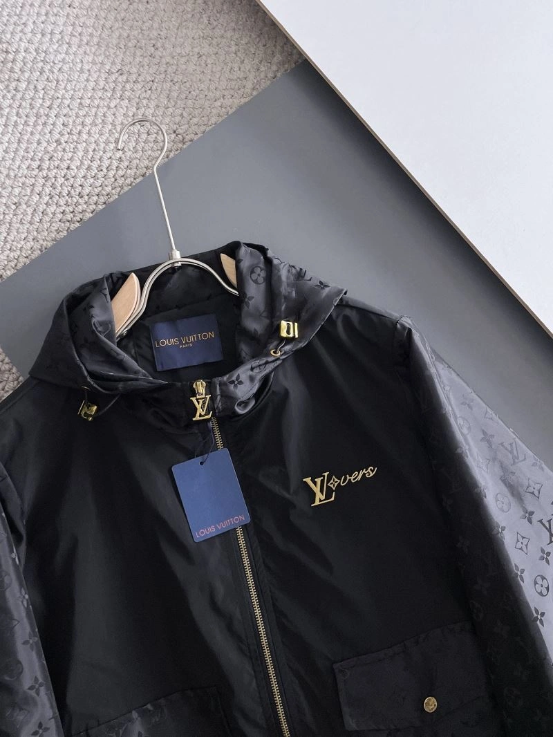 AllSeason Louis Vuitton Outwear 137631