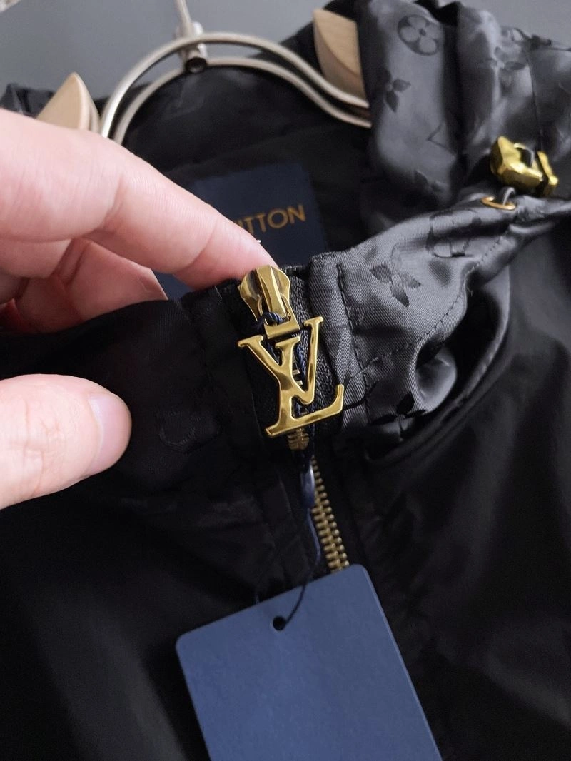 AllSeason Louis Vuitton Outwear 137631