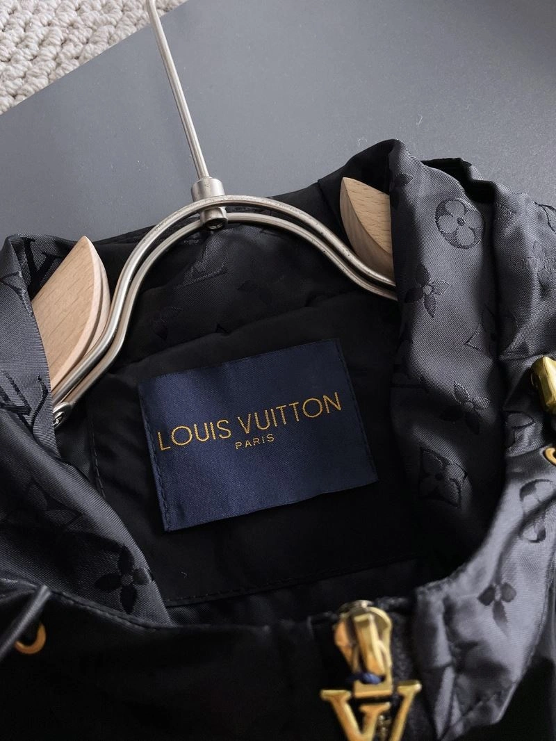 AllSeason Louis Vuitton Outwear 137631