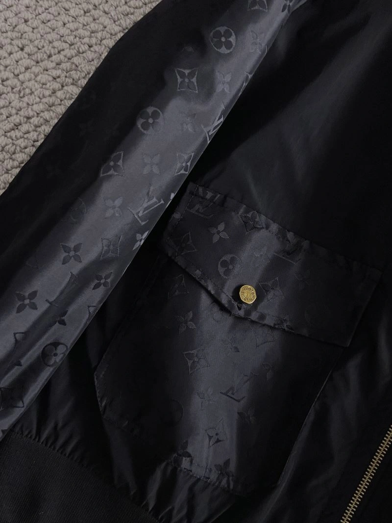 AllSeason Louis Vuitton Outwear 137631