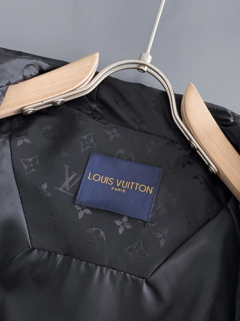 Compact Louis Vuitton Outwear 137623