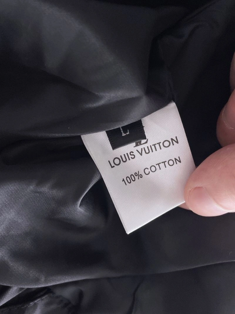Compact Louis Vuitton Outwear 137623
