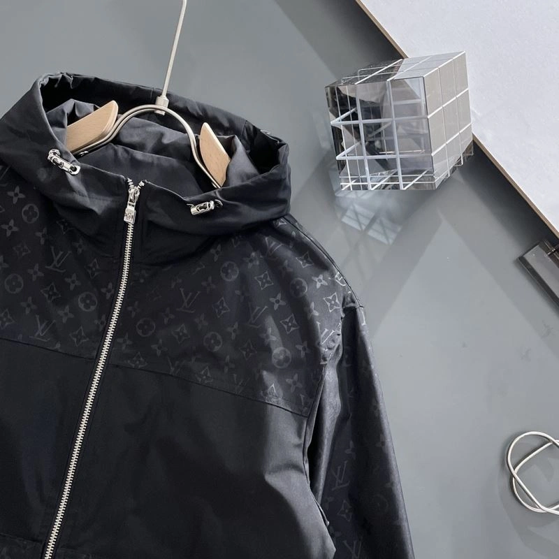 Lightweight Louis Vuitton Outwear 137620
