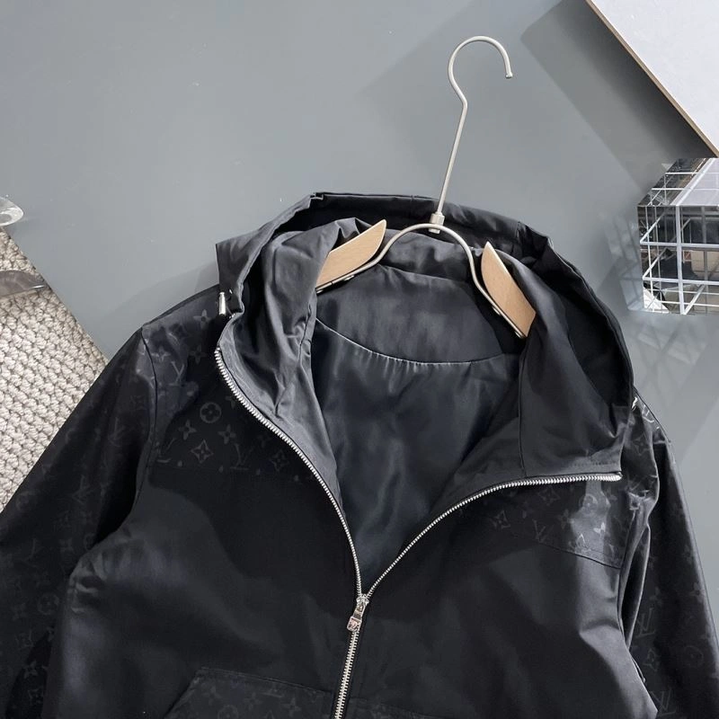 Lightweight Louis Vuitton Outwear 137620