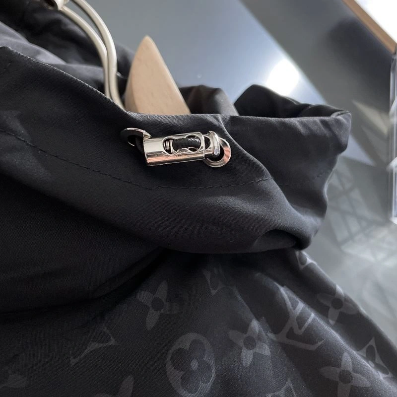 Lightweight Louis Vuitton Outwear 137620