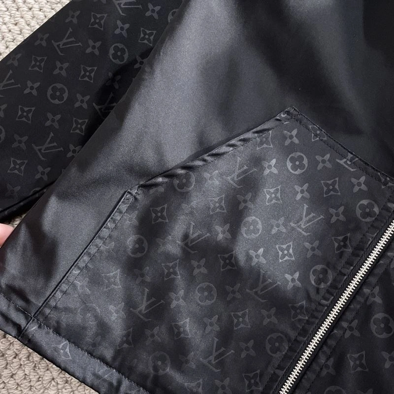 Lightweight Louis Vuitton Outwear 137620