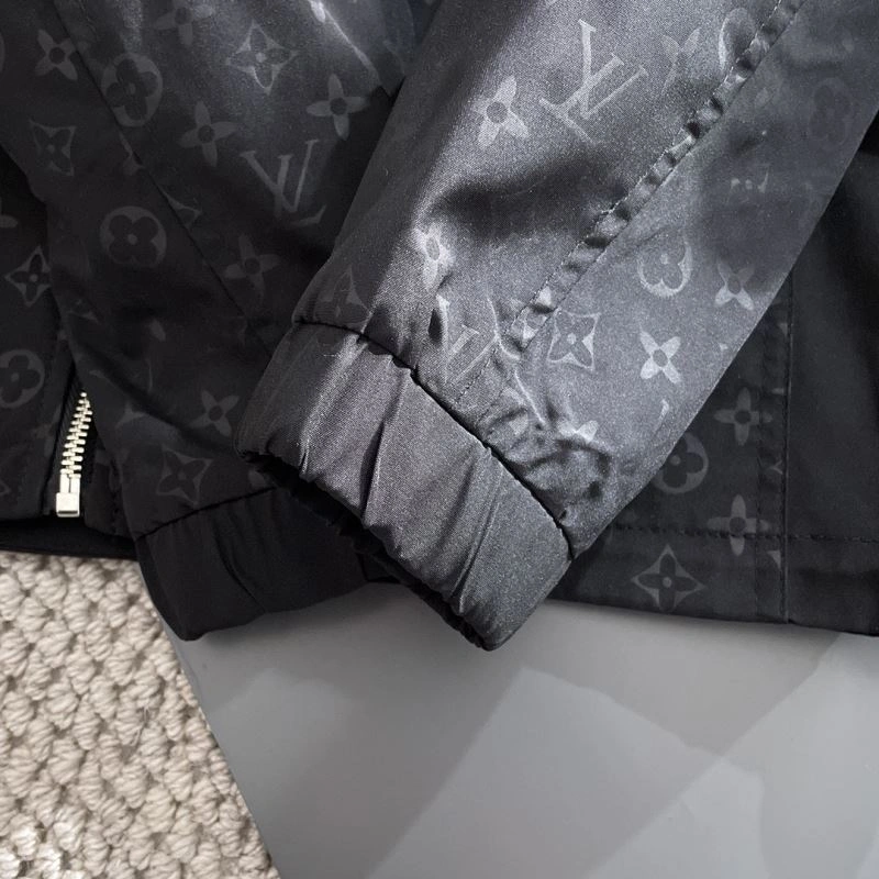 Lightweight Louis Vuitton Outwear 137620