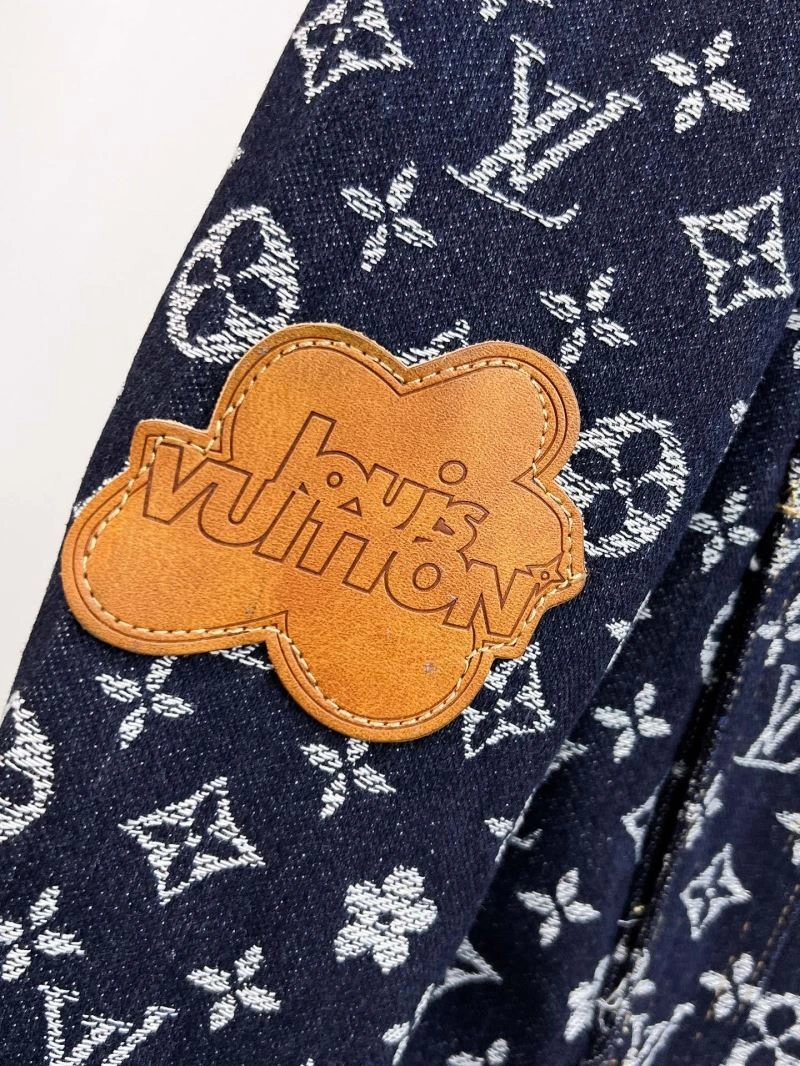 SmoothTexture Louis Vuitton Outwear 137637
