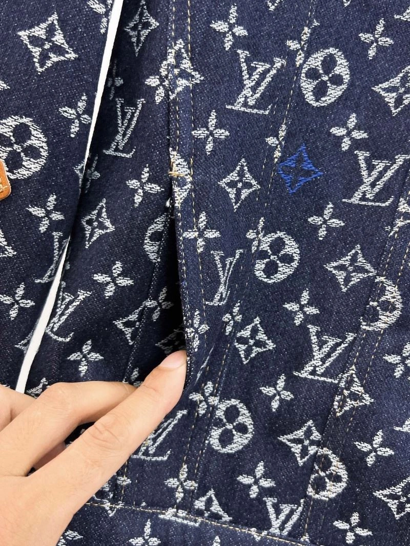 SmoothTexture Louis Vuitton Outwear 137637