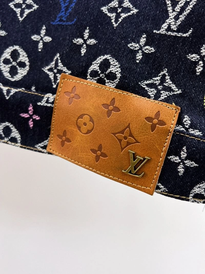 SmoothTexture Louis Vuitton Outwear 137637