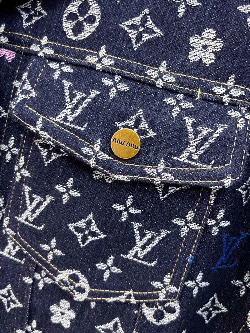 SmoothTexture Louis Vuitton Outwear 137637